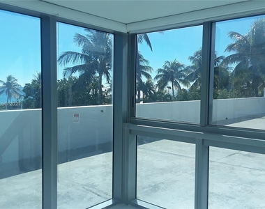 2655 Collins Ave - Photo Thumbnail 9