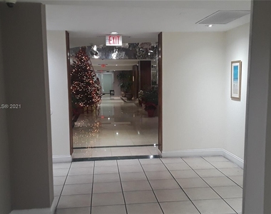 2655 Collins Ave - Photo Thumbnail 1