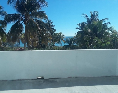 2655 Collins Ave - Photo Thumbnail 10