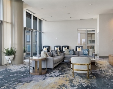 600 North Lake Shore Drive - Photo Thumbnail 23