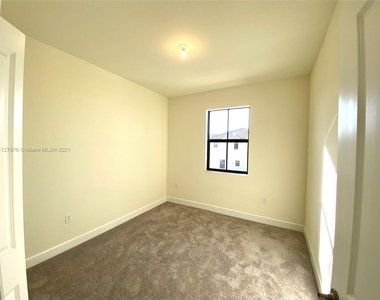 11275 W 34th Way - Photo Thumbnail 8