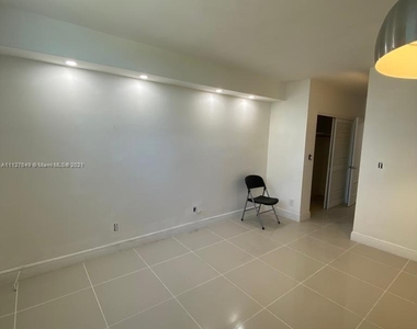 19370 Collins Ave - Photo Thumbnail 2