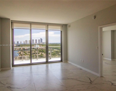 16385 Biscayne Blvd - Photo Thumbnail 2