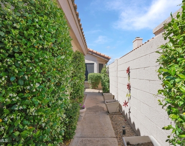 11010 W Poinsettia Drive - Photo Thumbnail 4