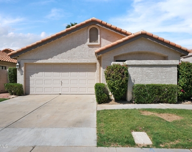 11010 W Poinsettia Drive - Photo Thumbnail 2