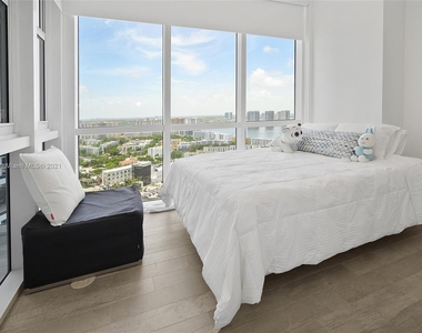 18201 Collins Ave - Photo Thumbnail 12