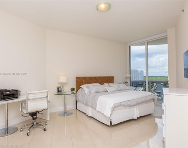 15811 Collins Ave - Photo Thumbnail 1