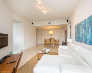 15811 Collins Ave - Photo Thumbnail 10