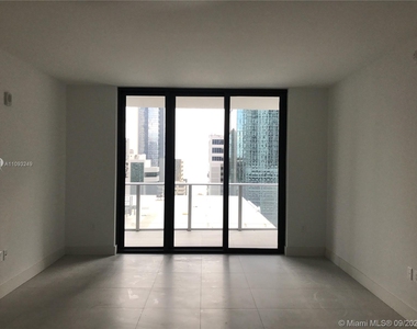 1010 Brickell Av - Photo Thumbnail 2