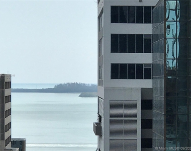 1010 Brickell Av - Photo Thumbnail 3