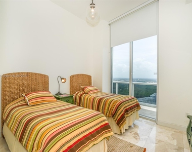 15811 Collins Ave - Photo Thumbnail 14