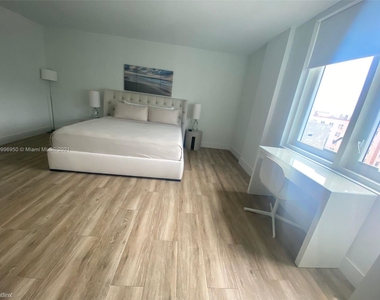 2301 Collins Ave Apt 637 - Photo Thumbnail 4