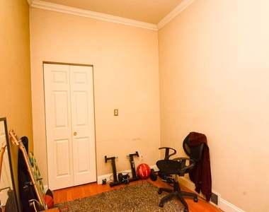 2119 W. Belmont, Unit 1 - Photo Thumbnail 17