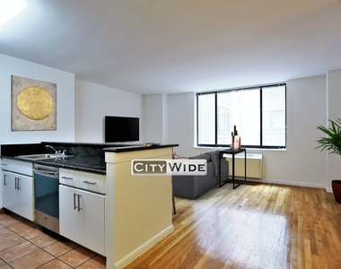 121 Reade Street - Photo Thumbnail 1