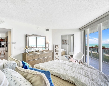 6767 Collins Ave - Photo Thumbnail 7