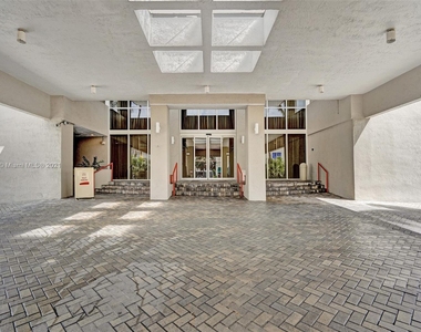 6767 Collins Ave - Photo Thumbnail 1