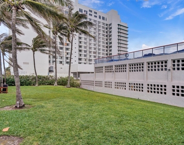 6767 Collins Ave - Photo Thumbnail 40