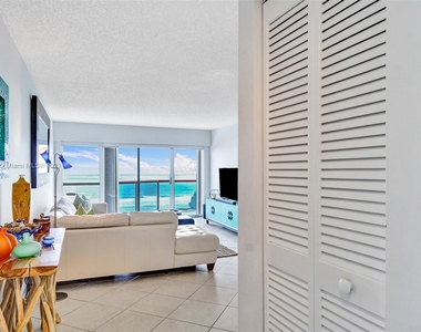 6767 Collins Ave - Photo Thumbnail 15