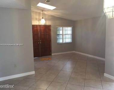 1239 Sw 140th Pl 0-iv - Photo Thumbnail 4