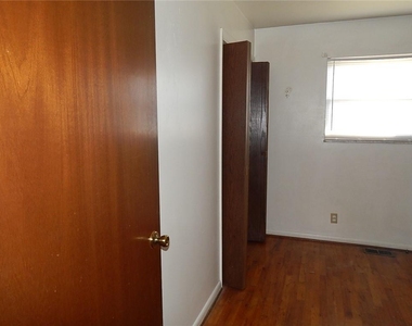 1520 East Perry Street - Photo Thumbnail 11