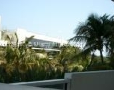 100 Lincoln Rd - Photo Thumbnail 11