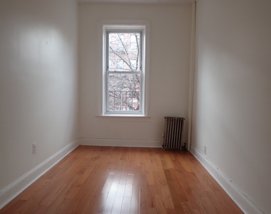 489 Montgomery Street - Photo Thumbnail 5