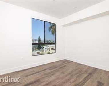 129 S Kings Rd Apt 107 - Photo Thumbnail 9