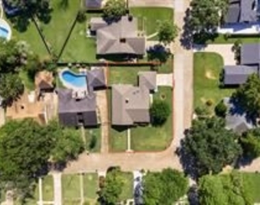 14111 Briarworth Dr - Photo Thumbnail 9