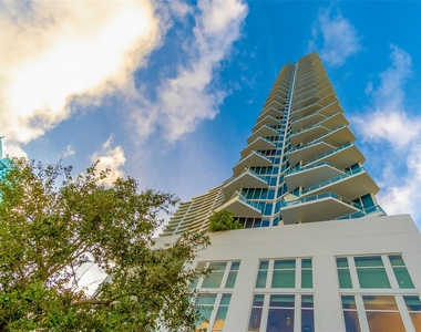 2020 N Bayshore Dr - Photo Thumbnail 2