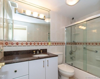 5825 Collins Ave 6b - Photo Thumbnail 6