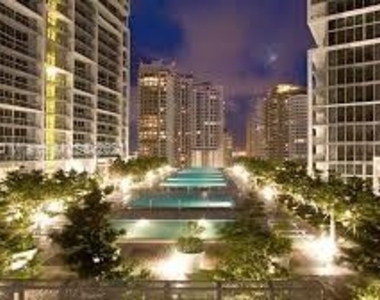 465 Brickell Ave - Photo Thumbnail 6