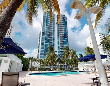 2655 Collins Ave - Photo Thumbnail 5