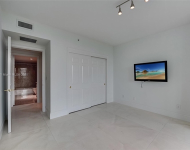 1643 Brickell Ave - Photo Thumbnail 14