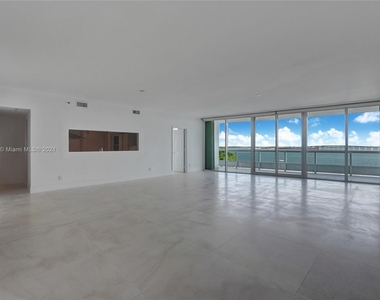 1643 Brickell Ave - Photo Thumbnail 1