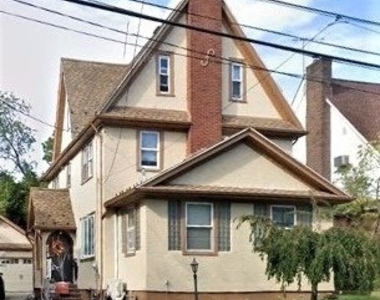 243-11 Thornhill Avenue - Photo Thumbnail 10