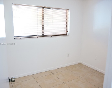 8415 Sw 107th Ave Apt 372w - Photo Thumbnail 5