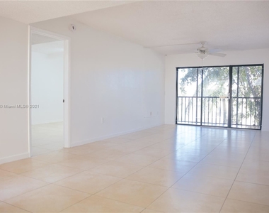 8415 Sw 107th Ave Apt 372w - Photo Thumbnail 1