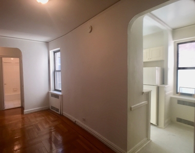 560 West 218th Street - Photo Thumbnail 3