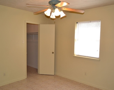 908 Navarro Dr - Photo Thumbnail 4