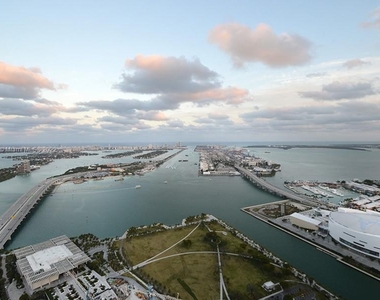 1100 Biscayne Blvd - Photo Thumbnail 4