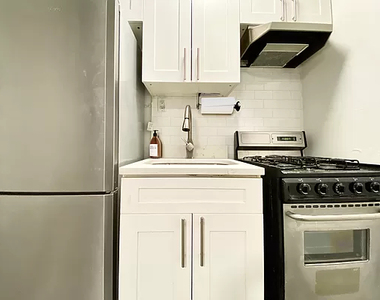 456 West 22nd Street - Photo Thumbnail 2