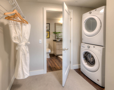 985 Albion St. - Photo Thumbnail 12