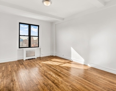 208 West 23rd Street - Photo Thumbnail 2