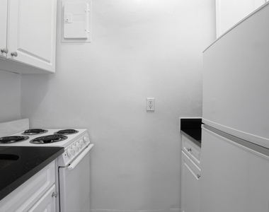 208 West 23rd Street - Photo Thumbnail 5