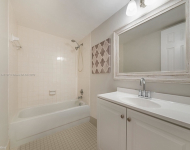 11213 N Kendall Dr Apt B112 - Photo Thumbnail 2