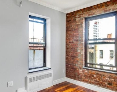 1570 Lexington Avenue - Photo Thumbnail 4