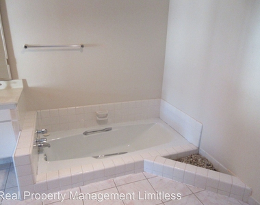 5401 Zelzah Avenue Unit 126 - Photo Thumbnail 12