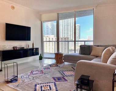 465 Brickell Ave - Photo Thumbnail 1