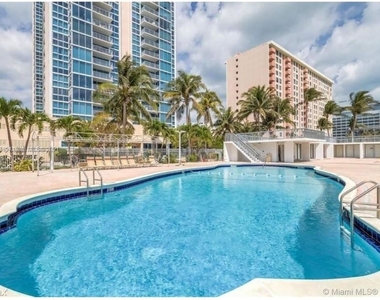 2655 Collins Ave Apt 1606 - Photo Thumbnail 11