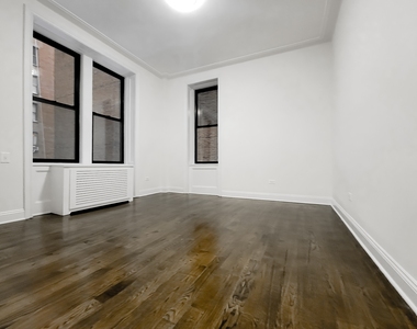 200 West 58th Street - Photo Thumbnail 3